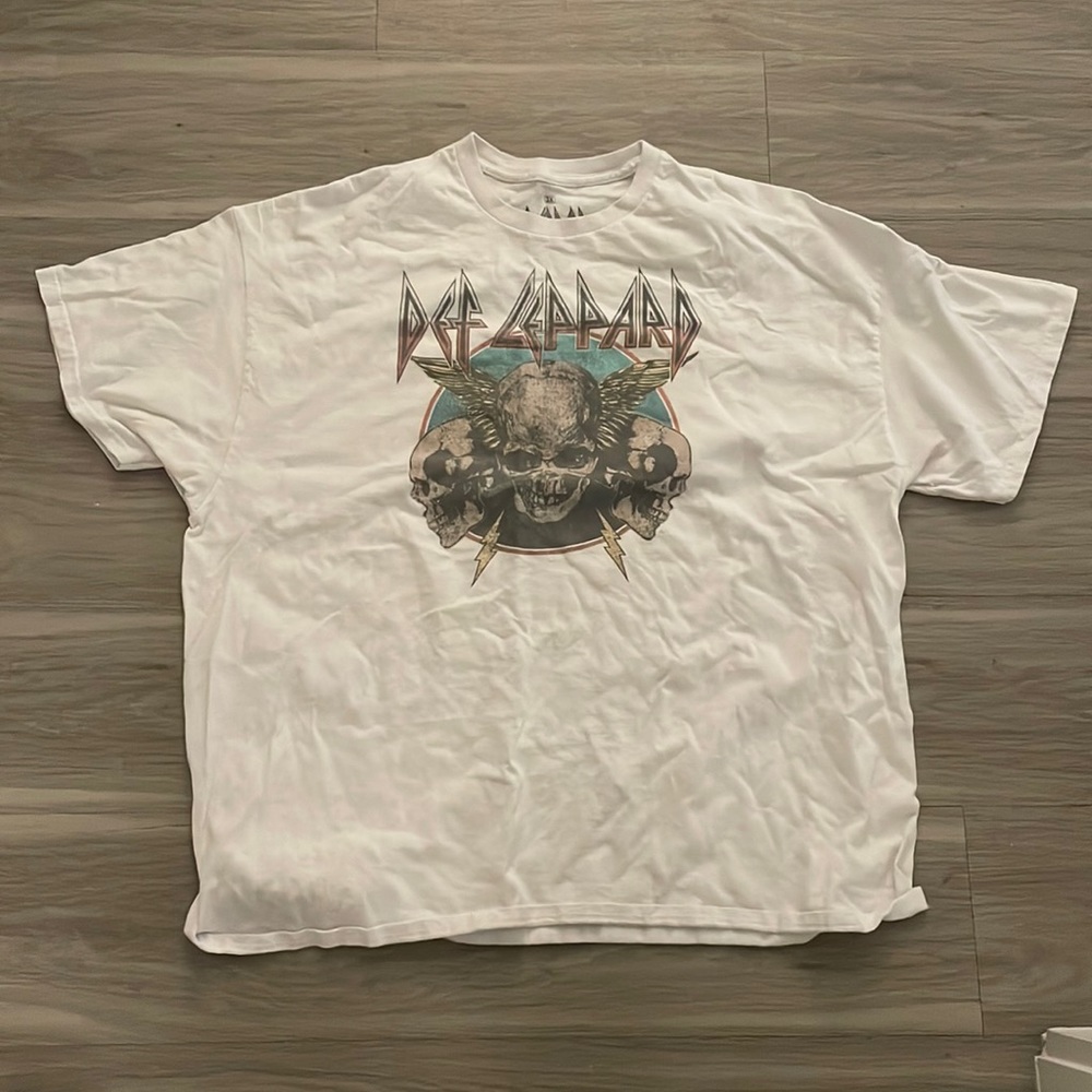 Def Leppard shirt